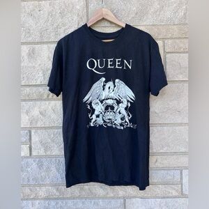 Queen Size L Black Graphic Tee Licensed Band T-shirt Vintage Retro 80's Grunge
